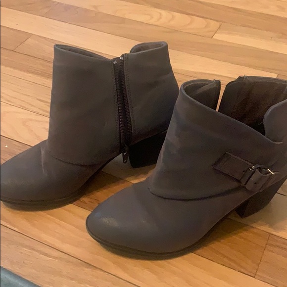 Heeled boots - Picture 3 of 3